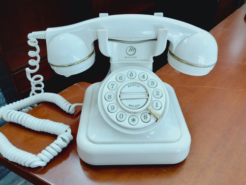 Telefono vintage bianco - vintage,