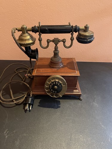Vecchio telefono tavolo - vecchio,